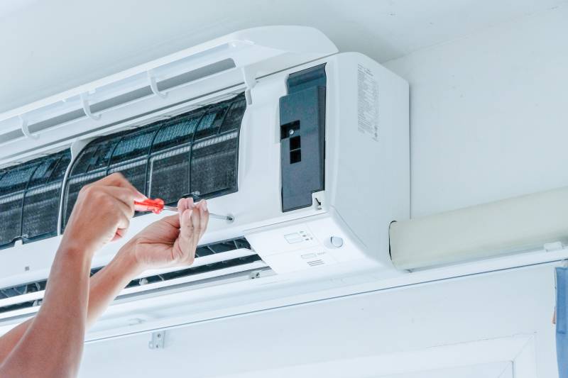Entretien et nettoyage de climatisation pour garantir un fonctionnement optimal en été à Aix-en-Provence